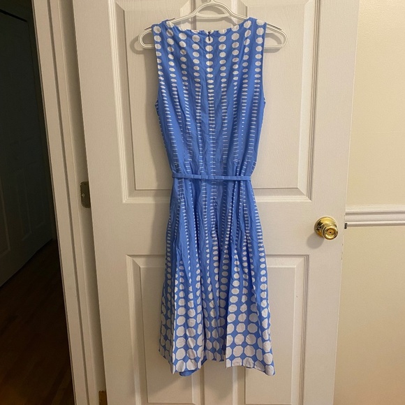 Anne Klein Blue Dress with Pattern in White and Waist Belt Size 2 - Picture 2 of 5